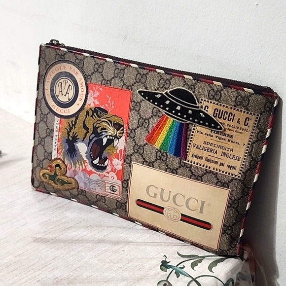 GUCCI 2018 Cruise GG Supreme Canvas UFO Patch Envelope Clutch - Picture 11 of 12